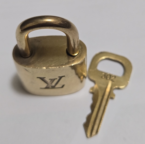 Louis vuitton Lock and key 300's Series - Picture 9 of 16